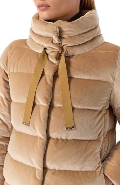 Бархатный пуховик HERNO бежевого цвета по цене 99850 руб., арт. PI002180D/15020S, фото 5 Бархатный пуховик HERNO, арт. PI002180D/15020S, фото 5