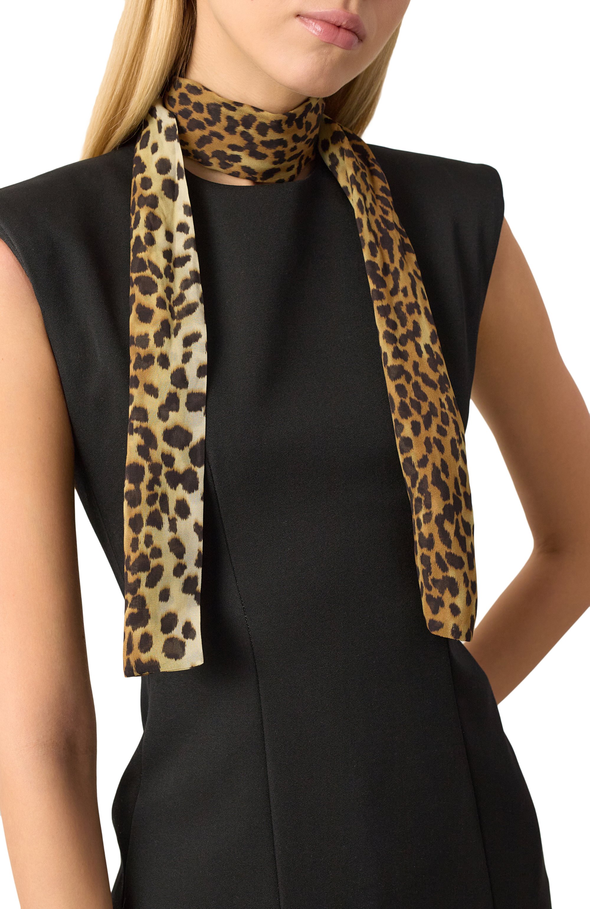 Шарф из вискозы BLUMARINE леопардового цвета по цене 57450 руб., арт. 2W339W, фото 2 Шарф из вискозы BLUMARINE, арт. 2W339W, фото 2