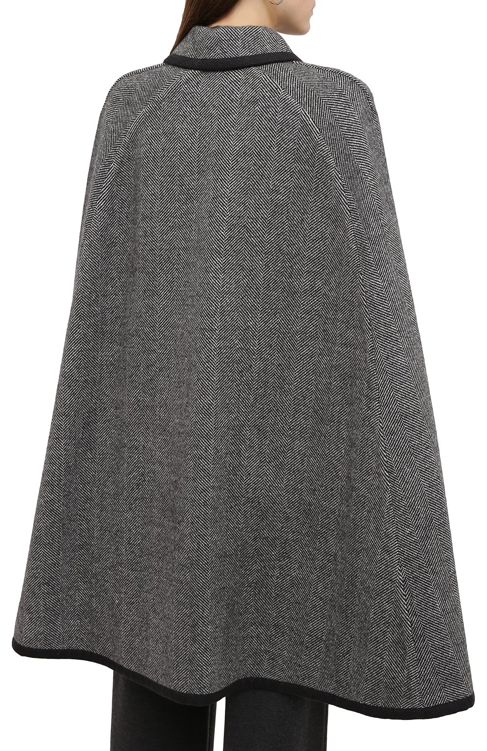 Двусторонний кейп LORO PIANA серого цвета по цене 765500 руб., арт. FAL3647, фото 4 Двусторонний кейп LORO PIANA, арт. FAL3647, фото 4