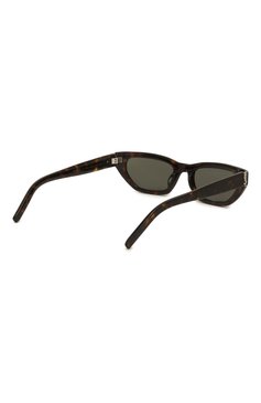 Женские солнцезащитные очки SAINT LAURENT коричневого цвета, арт. SL M126 002 | Фото 4 (Региональные ограничения белый список (Axapta Mercury): Не проставлено; Нос: Не проставлено; Материал: Пластик; Тип очков: С/з; Очки форма: Cat-eye, Прямоугольные; Оптика Гендер: оптика-женское)