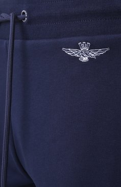 Женские хлопковые брюки AERONAUTICA MILITARE темно-синего цвета, арт. PF966DF582 | Фото 6 (Длина (брюки, джинсы): Стандартные; Драгоценные камни: Проставлено; Материал сплава: Проставлено; Силуэт Ж (брюки и джинсы): Прямые; Женское Кросс-КТ: Брюки-одежда; Стили: Спорт-шик; Материал внешний: Хлопок, Синтетический материал)