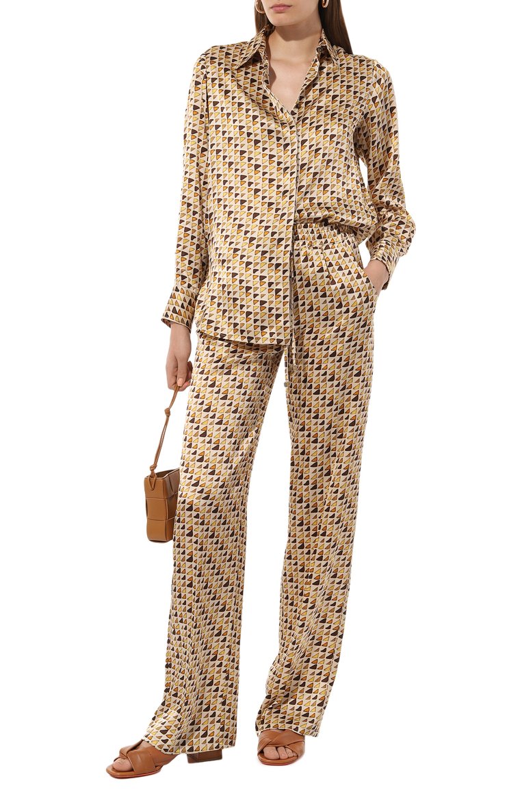 Женская атласная блузка KITON бежевого цвета, арт. D48407K0978C | Фото 2 (Рукава: Длинные; Длина (для топов): Стандартные; Материал внешний: Шелк; Принт: С принтом; Стили: Кэжуэл; Женское Кросс-КТ: Блуза-одежда; Автоматизация ТО: Проставлено; Автоматизация состава: Проставлено)