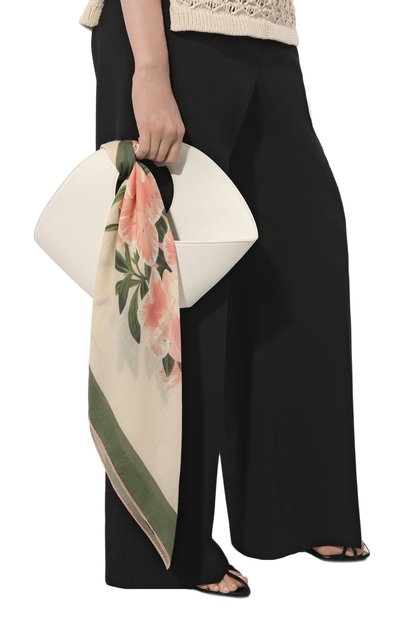 Платок из кашемира и шелка COLOMBO бежевого цвета по цене 104000 руб., арт. S7/70X70, фото 2 Платок из кашемира и шелка COLOMBO, арт. S7/70X70, фото 2