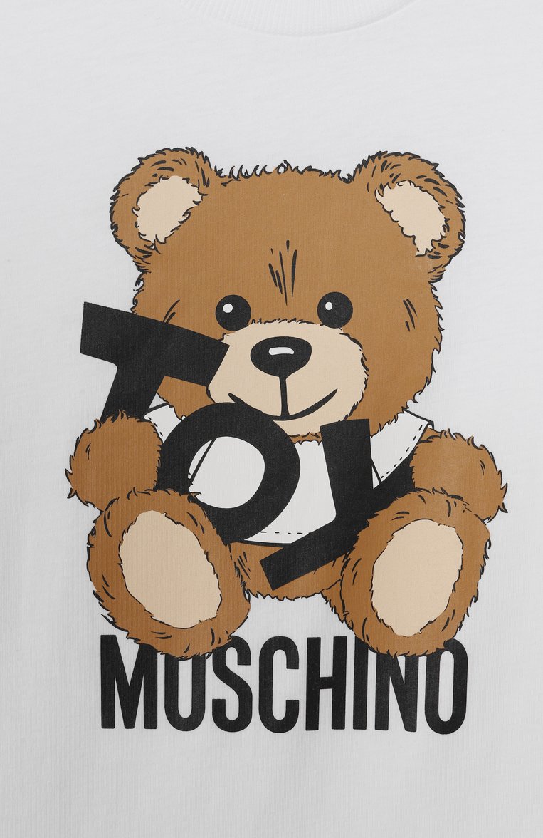Мужского хлопковая футболка MOSCHINO белого цвета, арт. H9M04K/LAA03/10-14 | Фото 3 (Материал внешний: Хлопок; Нос: Не проставлено; Региональные ограничения белый список (Axapta Mercury): Не проставлено; Девочки Кросс-КТ: футболка-одежда; Мальчики Кросс-КТ: Футболка-одежда; Ростовка одежда: 10 - 11 лет | 140 - 146см, 12 лет | 152 см, 16 лет | 164 см)