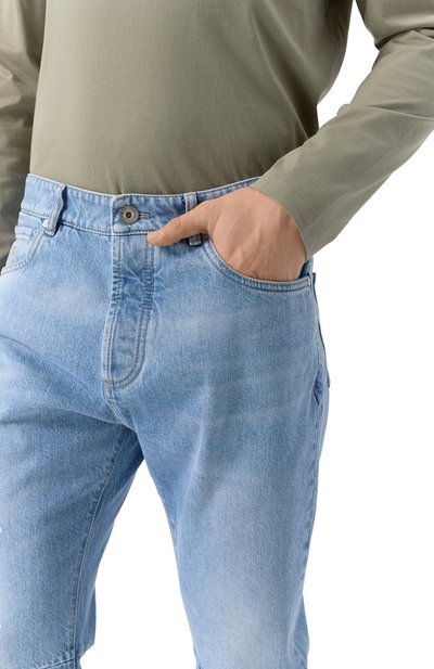 Джинсы leisure fit BRUNELLO CUCINELLI голубого цвета по цене 119000 руб., арт. M241PB2347, фото 5 Джинсы leisure fit BRUNELLO CUCINELLI, арт. M241PB2347, фото 5