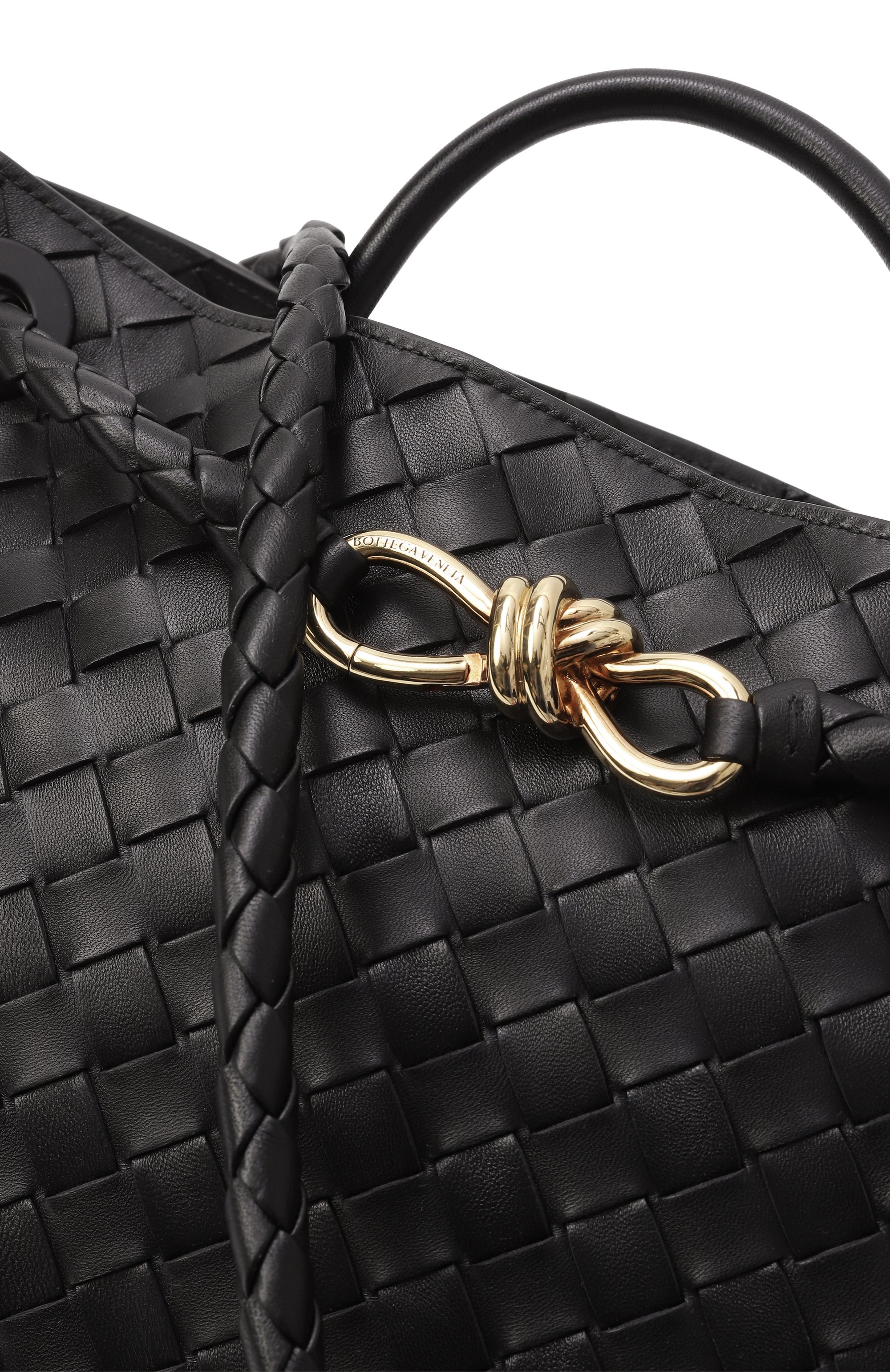 Сумка andiamo medium BOTTEGA VENETA черного цвета по цене 629500 руб., арт. 766016/VCPP1, фото 3 Сумка andiamo medium BOTTEGA VENETA, арт. 766016/VCPP1, фото 3