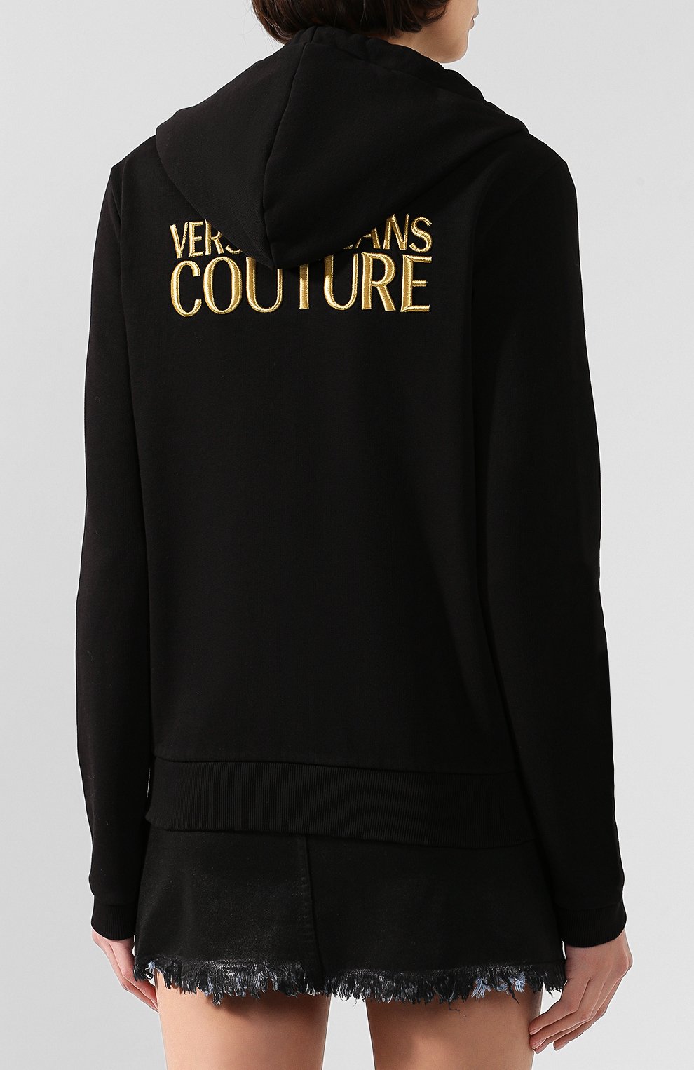 Хлопковая толстовка VERSACE JEANS COUTURE черного цвета по цене 27800 руб., арт. B6HUA782-UDP306 8B/36604, фото 4 Хлопковая толстовка VERSACE JEANS COUTURE, арт. B6HUA782-UDP306 8B/36604, фото 4