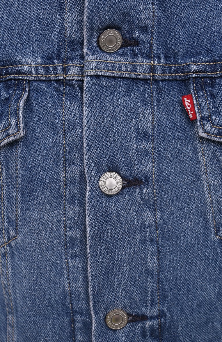 Женская джинсовая куртка ganni x levi's GANNI голубого цвета, арт. F6089 | Фото 5 (Материал внешний: Хлопок, Деним; Стили: Гранж; Рукава: Длинные; Кросс-КТ: Деним, Куртка, Легкие; Длина (верхняя одежда): До середины бедра; �Региональные ограничения белый список (Axapta Mercury): RU; Материал сплава: Проставлено; Драгоценные камни: Проставлено)