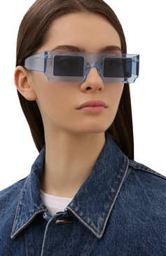 Женские солнцезащитные очки JACQUEMUS голубого цвета, арт. LES LUNETTES S0LEIL SHADE 0F BLUE | Фото 2 (Кросс-КТ: С/з-унисекс; Региональные ограничения белый список (Axapta Mercury): Не проставлено, RU; Нос: Не проставлено; Материал: Пластик; Тип очков: С/з; Оптика Гендер: оптика-унисекс; Очки форма: Прямоугольные)