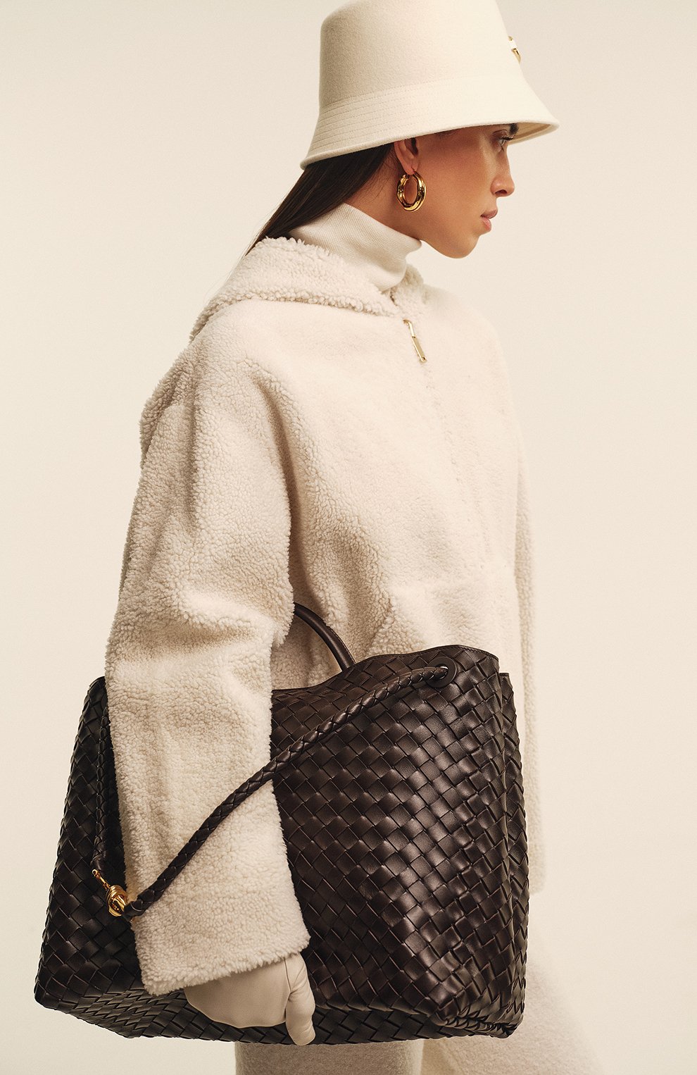 Серьги JIL SANDER золотого цвета по цене 58100 руб., арт. J11VG0001 P4865, фото 4 Серьги JIL SANDER, арт. J11VG0001 P4865, фото 4