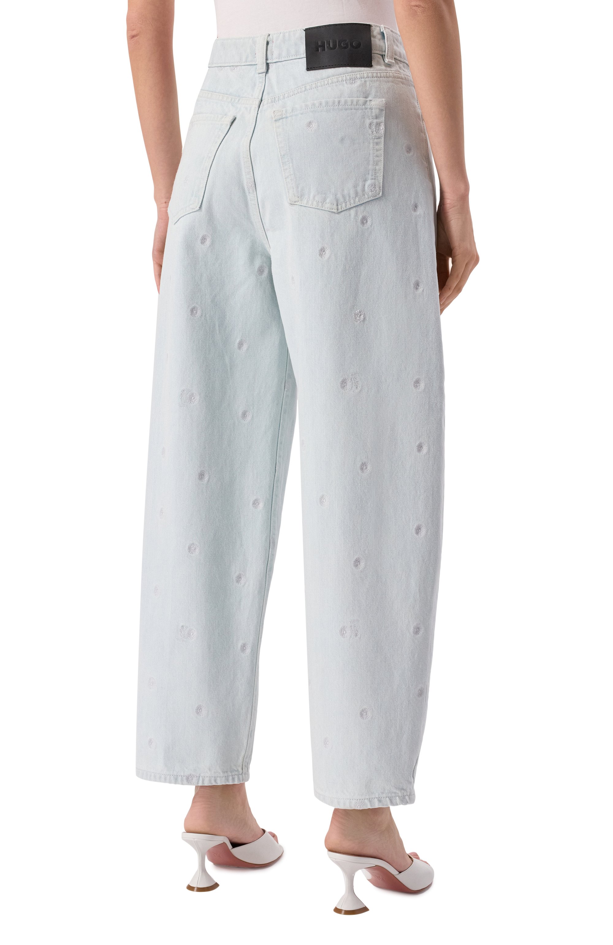 Джинсы HUGO голубого цвета по цене 22450 руб., арт. 50535135, фото 4 Джинсы HUGO, арт. 50535135, фото 4