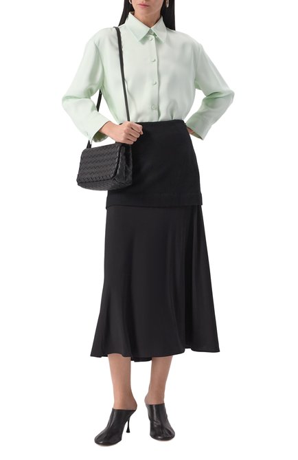 Женская рубашка из вискозы JIL SANDER светло-зеленого цвета, арт. J01DL0157/J65289 | Фото 2 (Длина (для топов): Стандартные; Материал внешний: Вискоза; Драгоценные камни: Проставлено; Материал сплава: Проставлено; Рукава: Длинные)