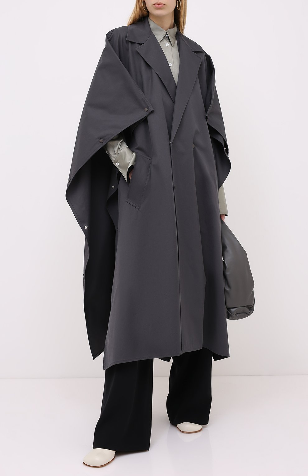 Хлопковый плащ BOTTEGA VENETA серого цвета по цене 190500 руб., арт. 632789/VKUM0, фото 2 Хлопковый плащ BOTTEGA VENETA, арт. 632789/VKUM0, фото 2