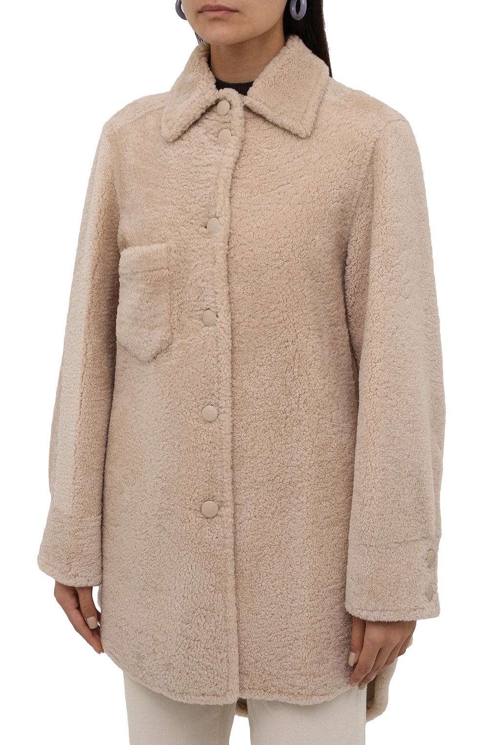 Двусторонняя дубленка ANNE VEST бежевого цвета по цене 249500 руб., арт. AW21/01/303/17/AVRIL SHIRT, фото 3 Двусторонняя дубленка ANNE VEST, арт. AW21/01/303/17/AVRIL SHIRT, фото 3