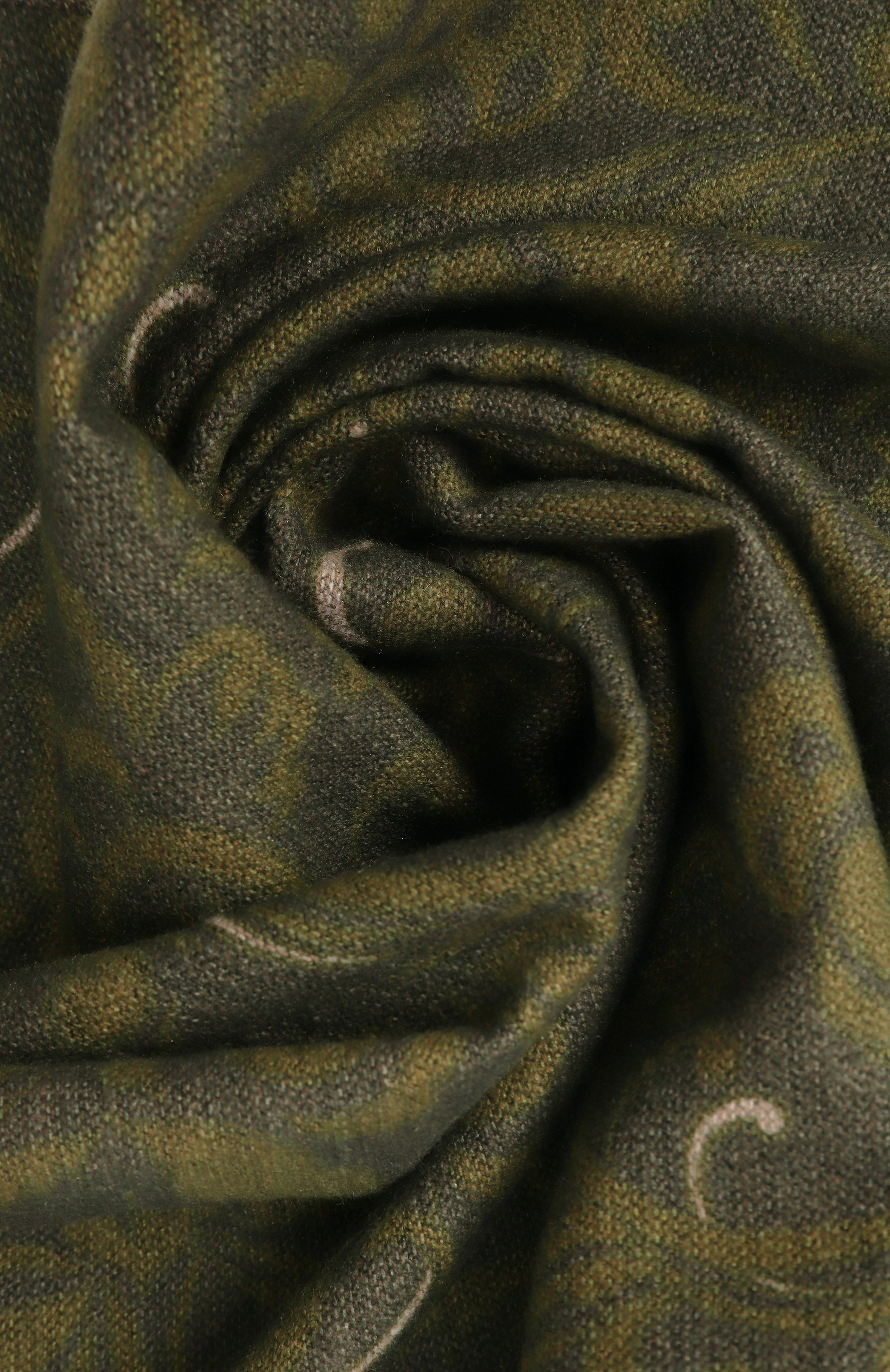 Шелковый шарф KITON хаки цвета по цене 55550 руб., арт. USCIACK0280F18, фото 4 Шелковый шарф KITON, арт. USCIACK0280F18, фото 4