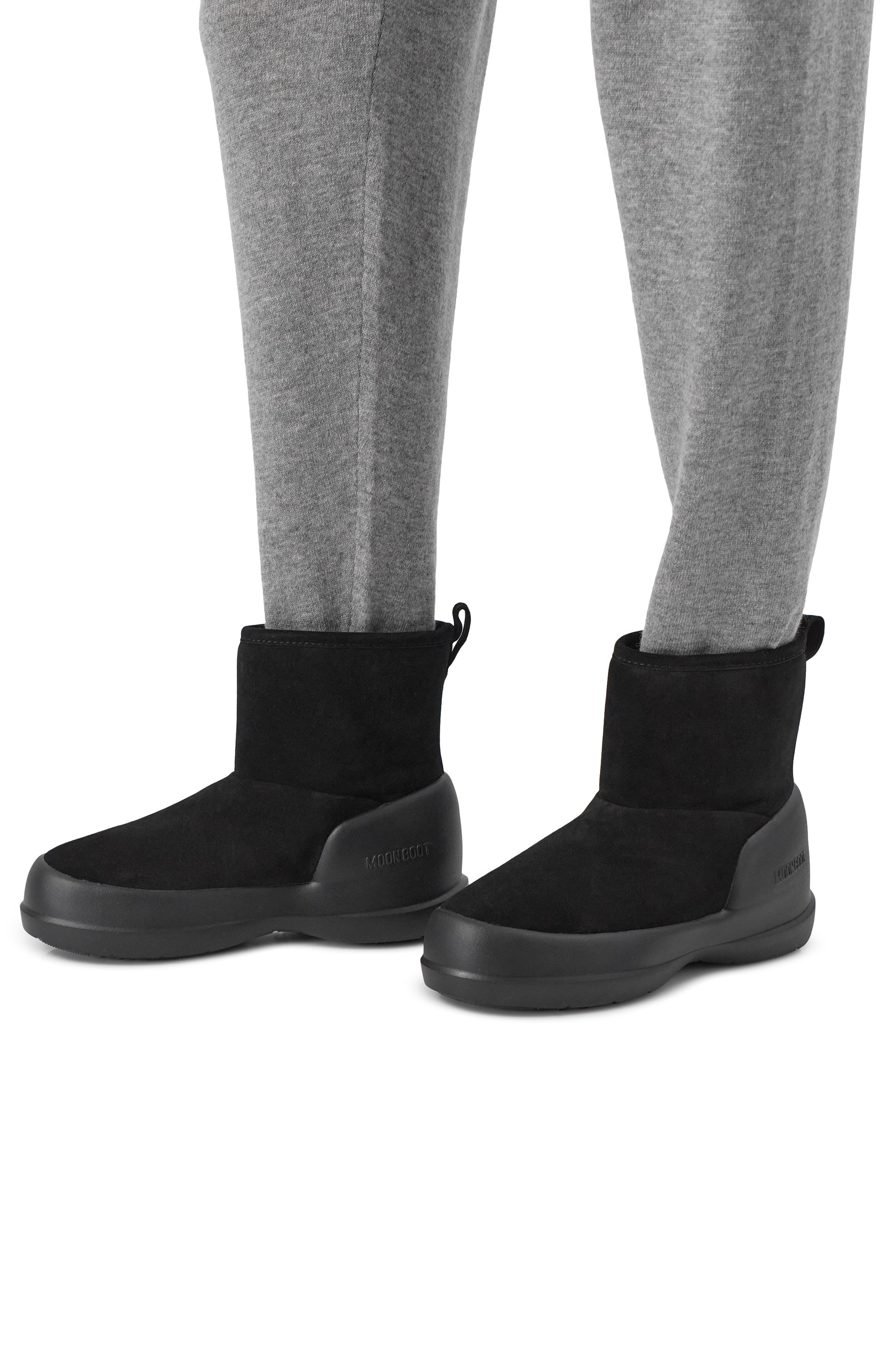 Замшевые ботинки mezzaluna mid MOON BOOT черного цвета по цене 25750 руб., арт. 80D2500060, фото 2 Замшевые ботинки mezzaluna mid MOON BOOT, арт. 80D2500060, фото 2