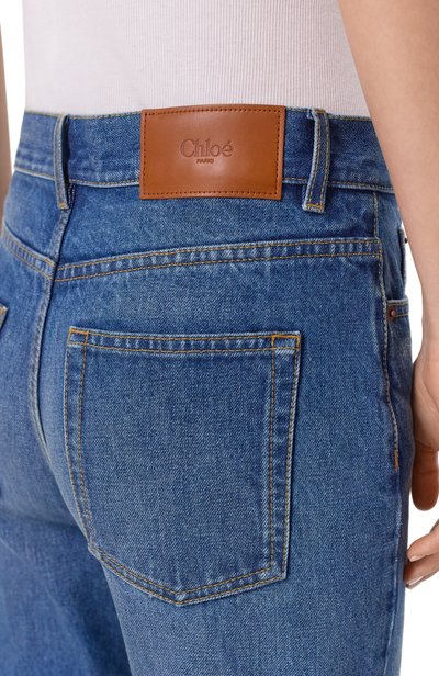 Джинсы CHLOÉ синего цвета по цене 131000 руб., арт. CH25WDP04153, фото 5 Джинсы CHLOÉ, арт. CH25WDP04153, фото 5