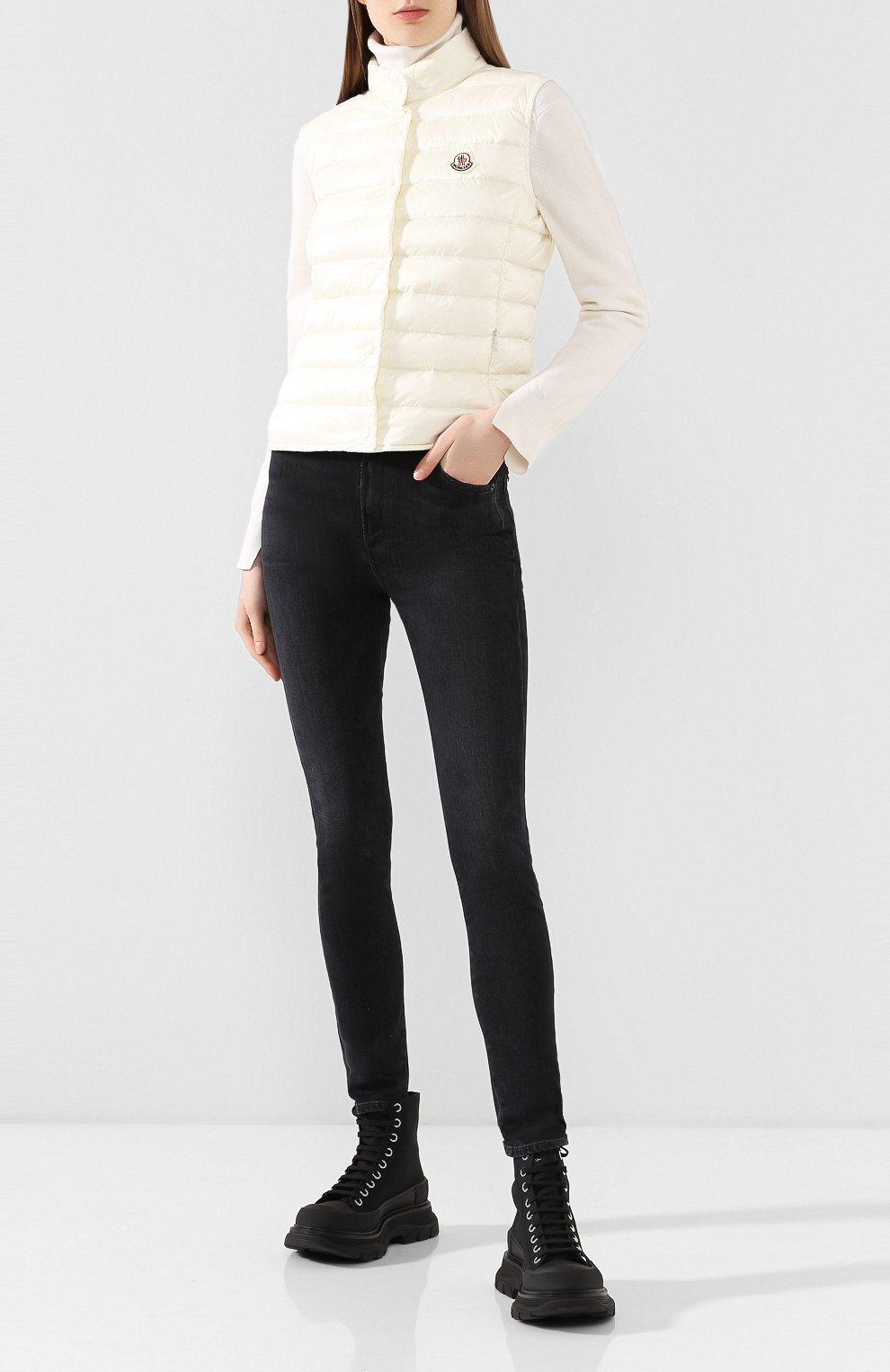 Пуховый жилет liane MONCLER белого цвета по цене 64400 руб., арт. F1-093-1A102-00-53048, фото 2 Пуховый жилет liane MONCLER, арт. F1-093-1A102-00-53048, фото 2