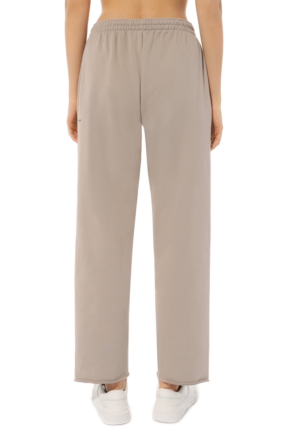 Хлопковые брюки PANGAIA серого цвета по цене 12700 руб., арт. ORGANIC COTTON LOOSE TRACKPANTS, фото 4 Хлопковые брюки PANGAIA, арт. ORGANIC COTTON LOOSE TRACKPANTS, фото 4