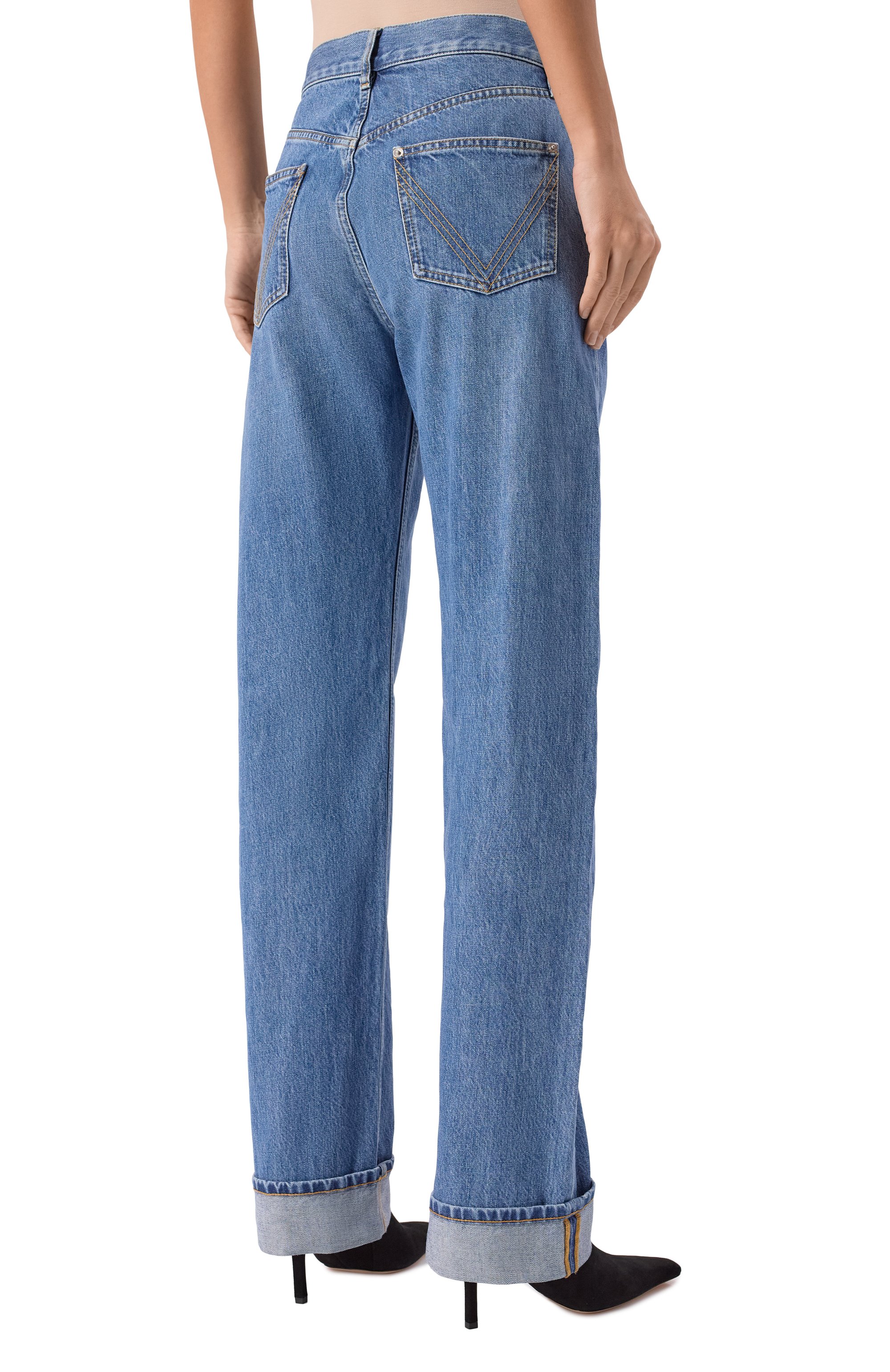 Джинсы BOTTEGA VENETA голубого цвета по цене 139000 руб., арт. 831607/V42W0, фото 4 Джинсы BOTTEGA VENETA, арт. 831607/V42W0, фото 4