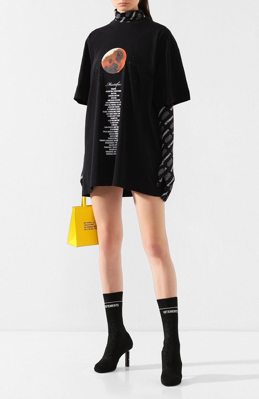 Хлопковая футболка star wars x vetements VETEMENTS черного цвета по цене 41100 руб., арт. USW21TS013 1600/W, фото 2 Хлопковая футболка star wars x vetements VETEMENTS, арт. USW21TS013 1600/W, фото 2