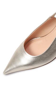 Женские кожаные туфли lenor AGL золотого цвета, арт. D167002PC/KB123 | Фото 7 (Драгоценные камни: Проставлено; Подошва: Плоская; Материал сплава: Проставлено; Материал внешний: Натуральная кожа; Материал внутренний: Натуральная кожа; Каблук высота: Низкий; Каблук тип: Kitten heel; Женское Кросс-КТ: Слингбэки)