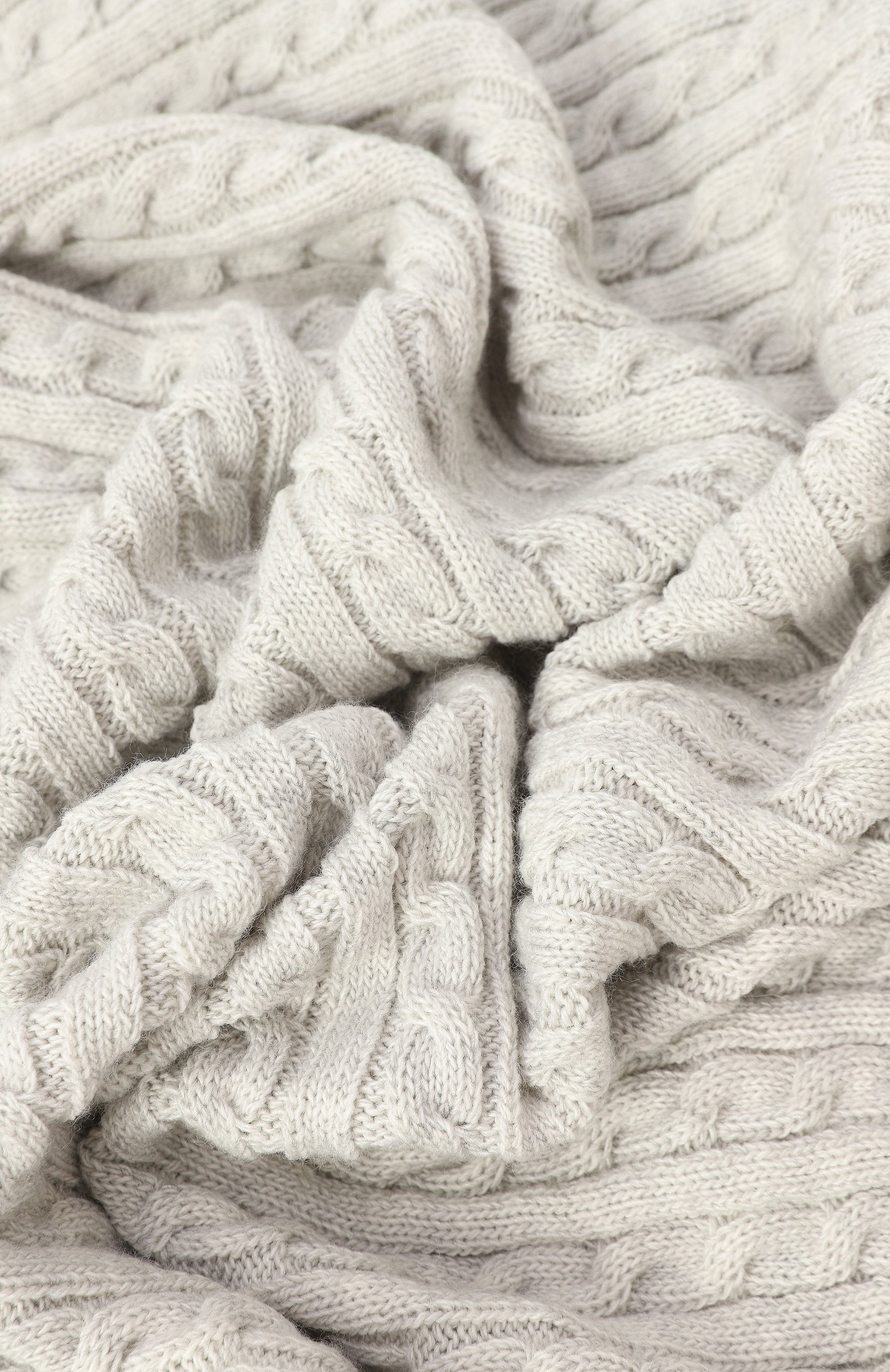 Шерстяной плед WOOL AND COTTON светло-серого цвета по цене 12470 руб., арт. VMLPL-косы, фото 2 Шерстяной плед WOOL AND COTTON, арт. VMLPL-косы, фото 2