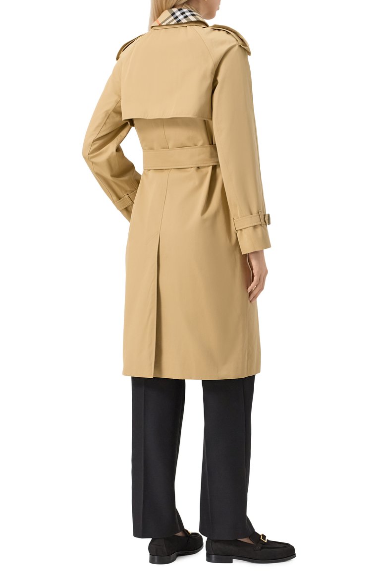 Женский хлопковый тренч BURBERRY бежевого цвета, арт. 8091066 | Фото 4 (Длина (верхняя одежда): До колена; Рукава: Длинные; Материал подклада: Хлопок; Стили: Кэжуэл; Кросс-КТ: Куртка; Материал внешний: Хлопок)