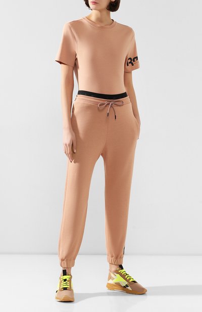 Футболка reebok x victoria beckham REEBOK коричневого цвета по цене 7495 руб., арт. FM3644, фото 2 Футболка reebok x victoria beckham REEBOK, арт. FM3644, фото 2