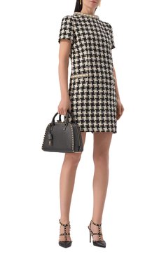 Женская сумка rockstud  VALENTINO черного цвета, арт. 6W2B0Q96/VSF | Фото 7 (Размер: medium; Материал: Натуральная кожа; Ремень/цепочка: На ремешке)