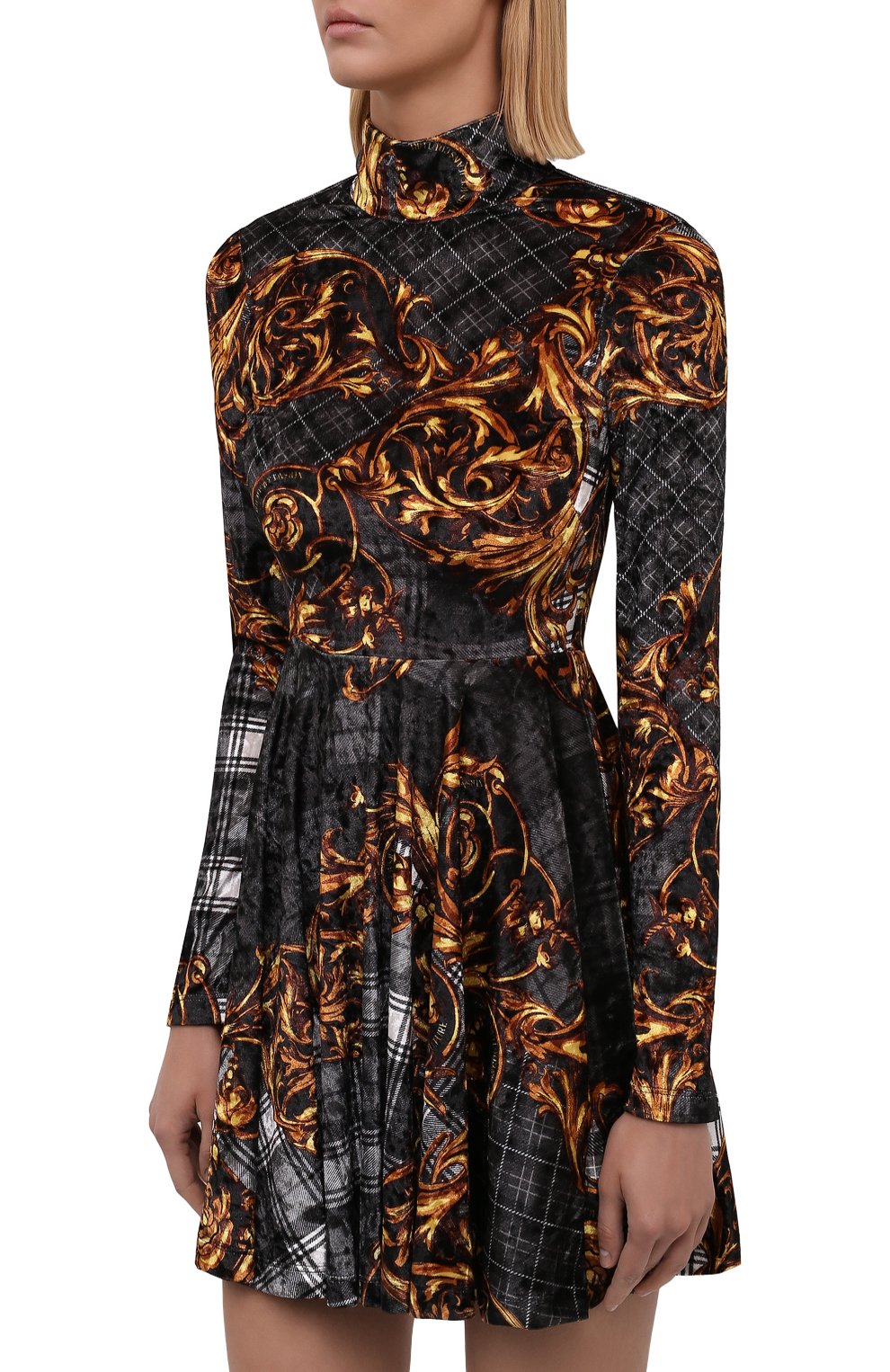 Платье VERSACE JEANS COUTURE серого цвета по цене 39450 руб., арт. 71HA0928-71DP928 VELLUT0 ST PRINT/JS023, фото 3 Платье VERSACE JEANS COUTURE, арт. 71HA0928-71DP928 VELLUT0 ST PRINT/JS023, фото 3