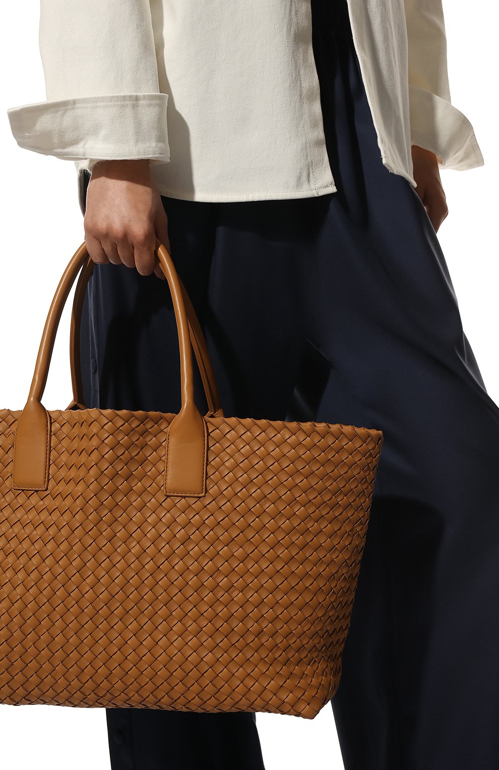 Сумка cabat medium BOTTEGA VENETA бежевого цвета по цене 998000 руб., арт. 608810/VATH3, фото 2 Сумка cabat medium BOTTEGA VENETA, арт. 608810/VATH3, фото 2