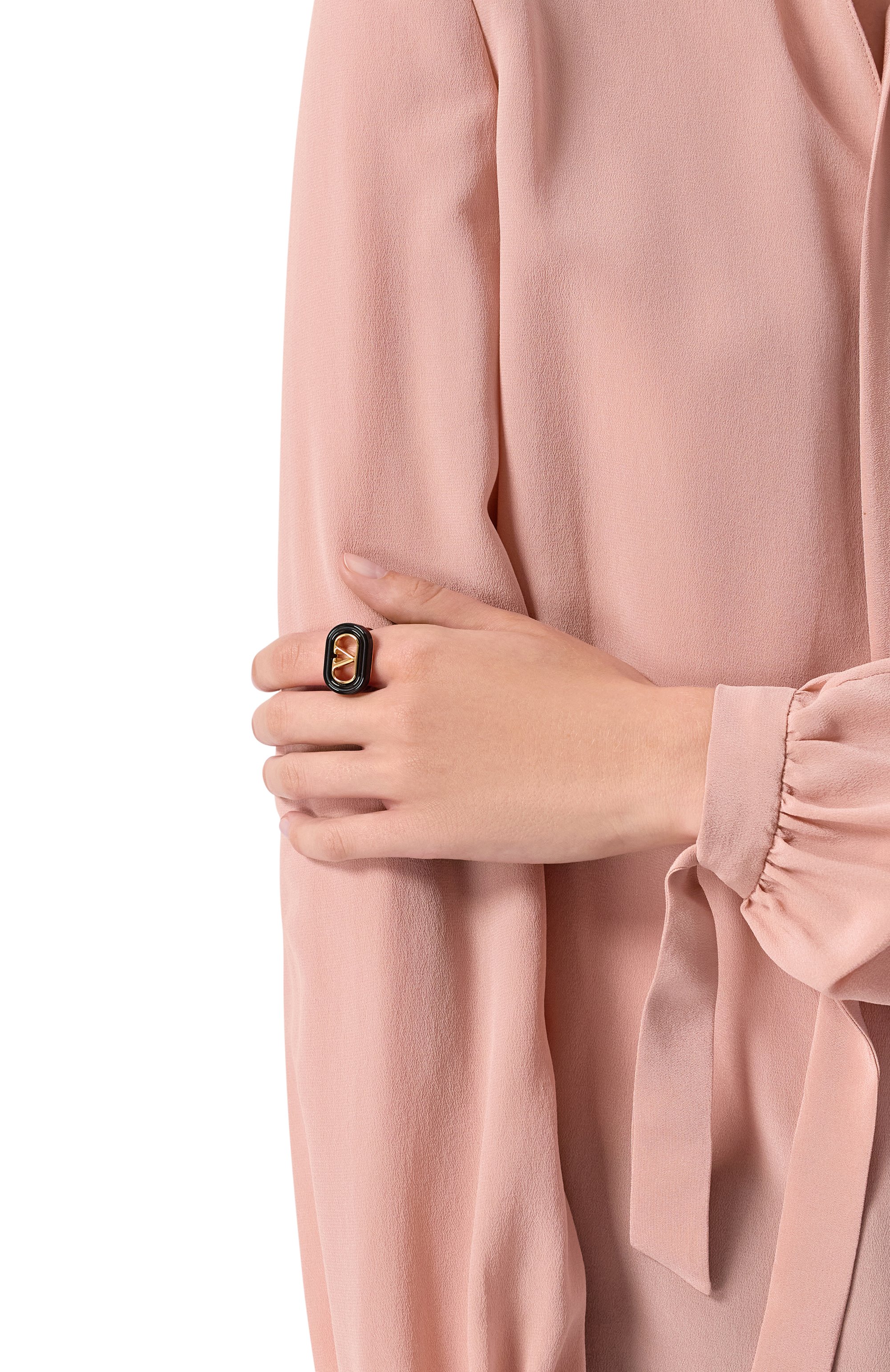 Кольцо ovalette VALENTINO черного цвета по цене 39900 руб., арт. 6W2J0Y55DHC, фото 2 Кольцо ovalette VALENTINO, арт. 6W2J0Y55DHC, фото 2