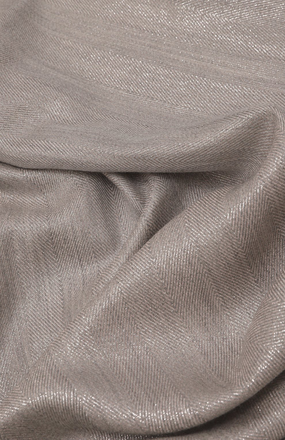 Палантин из шерсти и вискозы BRUNELLO CUCINELLI серого цвета по цене 72750 руб., арт. MSCDVSW08, фото 4 Палантин из шерсти и вискозы BRUNELLO CUCINELLI, арт. MSCDVSW08, фото 4