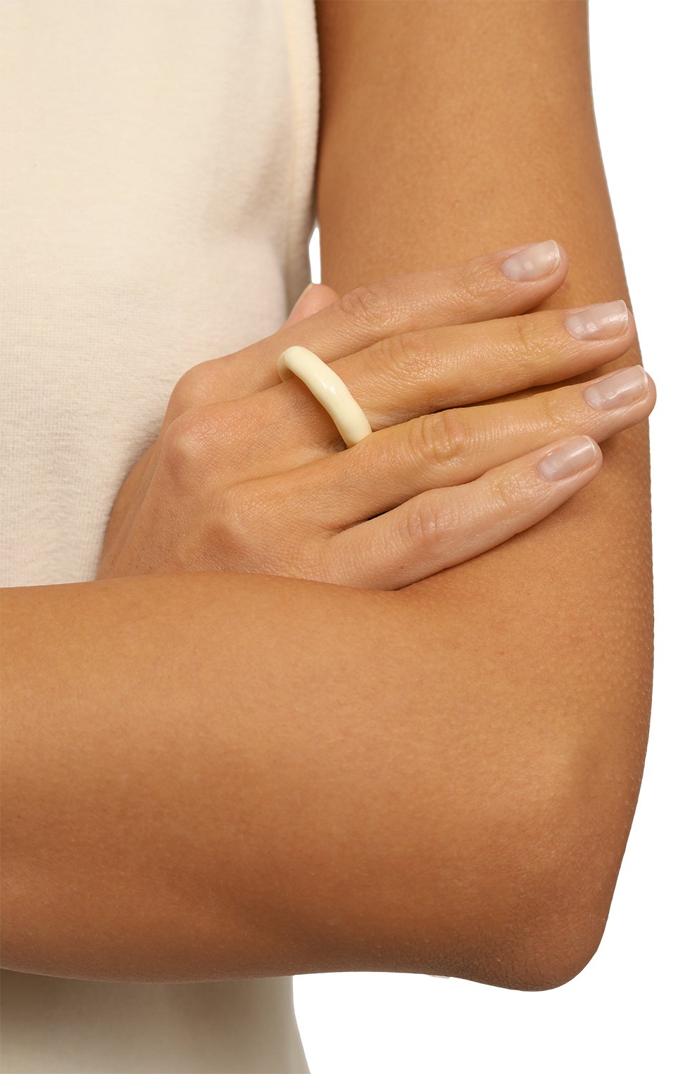 Кольцо JIL SANDER кремового цвета по цене 41150 руб., арт. J11UQ0023 J12027, фото 2 Кольцо JIL SANDER, арт. J11UQ0023 J12027, фото 2