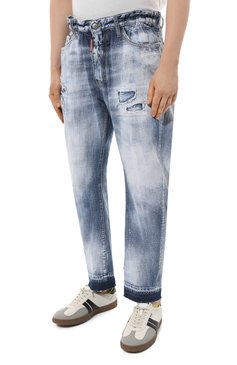 Мужские джинсы DSQUARED2 синего цвета, арт. S71LB1389/S30309 | Фото 3 (Силуэт М (брюки): Прямые; Кросс-КТ: Деним; Длина (брюки, джинсы): Стандартные; Стили: Гранж; Материал сплава: Проставлено; Материал внешний: Хлопок, Деним; Детали: Потертости; Драгоценные камни: Проставлено)