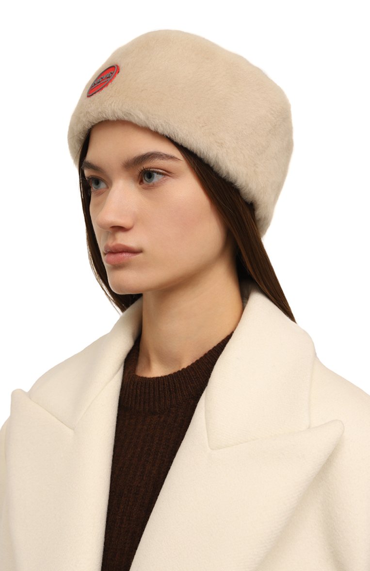Женская меховой ободок из козы GIORGIO ARMANI бежевого цвета, арт. 797445/3F715 | Фото 2 (Нос: Не проставлено; Материал: Натуральный мех; Женское Кросс-КТ: Шапка-тюрбан)