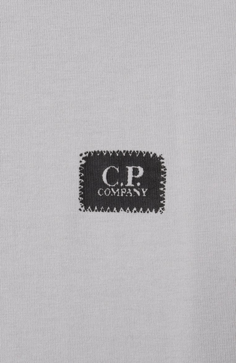 Детская хлопковая футболка C.P. COMPANY светло-серого цвета, арт. C6M008/LAA17/10-14 | Фото 3 (Рукава: Короткие; Мальчики Кросс-КТ: Футболка-одежда; Материал внешний: Хлопок; Автоматизация ТО: Проставлено; Автоматизация состава: Проставлено; Ростовка одежда: 10 - 11 лет | 140 - 146см, 16 лет | 164 см, 13 - 15 лет | 158 см)
