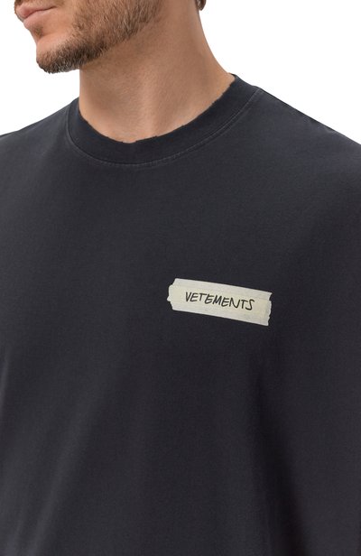 Хлопковая футболка VETEMENTS черного цвета по цене 69950 руб., арт. MH27TR146B, фото 5 Хлопковая футболка VETEMENTS, арт. MH27TR146B, фото 5