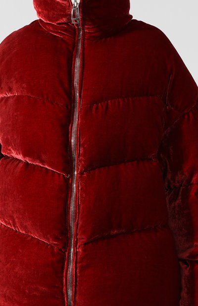 Бархатный пуховик с воротником-стойкой MONTECORE красного цвета по цене 89700 руб., арт. 2526CX352/182801, фото 5 Бархатный пуховик с воротником-стойкой MONTECORE, арт. 2526CX352/182801, фото 5
