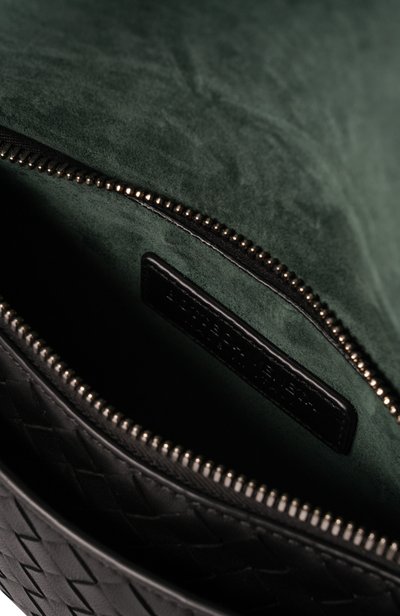 Поясная сумка veneto BOTTEGA VENETA черного цвета по цене 332500 руб., арт. 876334/V6SE0, фото 4 Поясная сумка veneto BOTTEGA VENETA, арт. 876334/V6SE0, фото 4