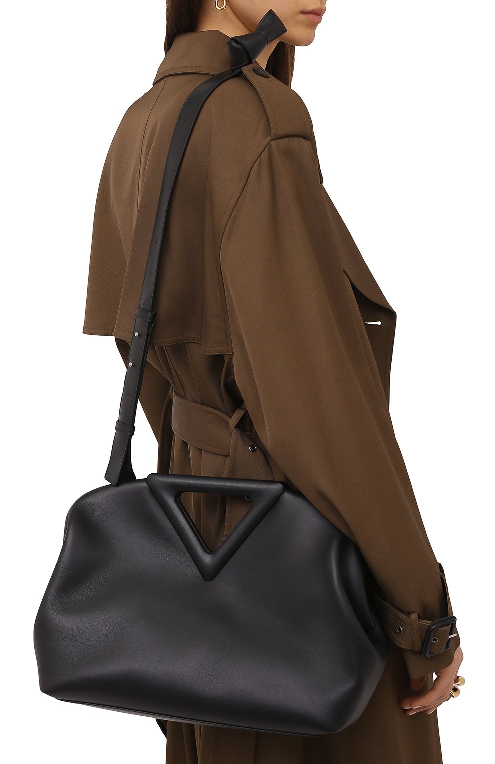 Сумка point medium BOTTEGA VENETA черного цвета по цене 309500 руб., арт. 652446/VCP40, фото 5 Сумка point medium BOTTEGA VENETA, арт. 652446/VCP40, фото 5