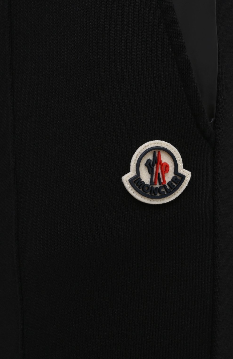 Хлопковые джоггеры MONCLER черного цвета по цене 37550 руб., арт. G2-093-8H000-12-809LC, фото 5 Хлопковые джоггеры MONCLER, арт. G2-093-8H000-12-809LC, фото 5