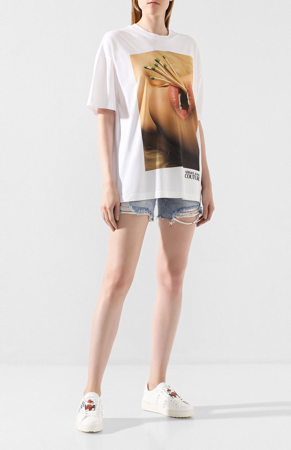 Хлопковая футболка VERSACE JEANS COUTURE белого цвета по цене 15500 руб., арт. B2HUA7VC-UDP630 3/30257, фото 2 Хлопковая футболка VERSACE JEANS COUTURE, арт. B2HUA7VC-UDP630 3/30257, фото 2