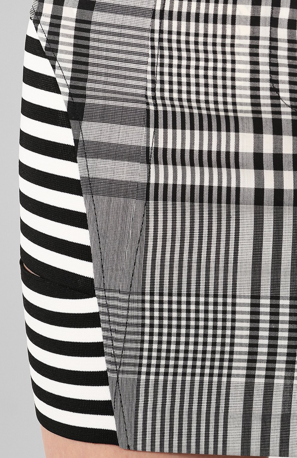 Мини-юбка BURBERRY черно-белого цвета по цене 141500 руб., арт. 4564501, фото 5 Мини-юбка BURBERRY, арт. 4564501, фото 5