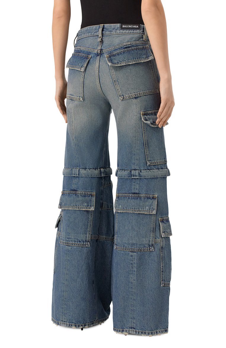 Женские джинсы-карго BALENCIAGA голубого цвета, арт. 783694/THW25 | Фото 4 (Длина (брюки, джинсы): Удлиненные; Материал внешний: Хлопок, Деним; Кросс-КТ: Деним; Детали: Делаве, Накладные карманы; Силуэт Ж (брюки и джинсы): Расклешенные; Стили: Гранж)