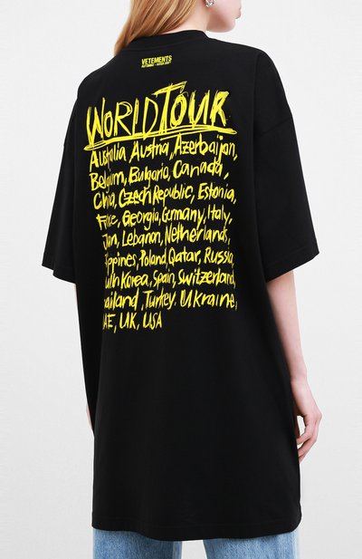 Хлопковая футболка VETEMENTS черного цвета по цене 59950 руб., арт. UAH21TR618 1610/W, фото 4 Хлопковая футболка VETEMENTS, арт. UAH21TR618 1610/W, фото 4