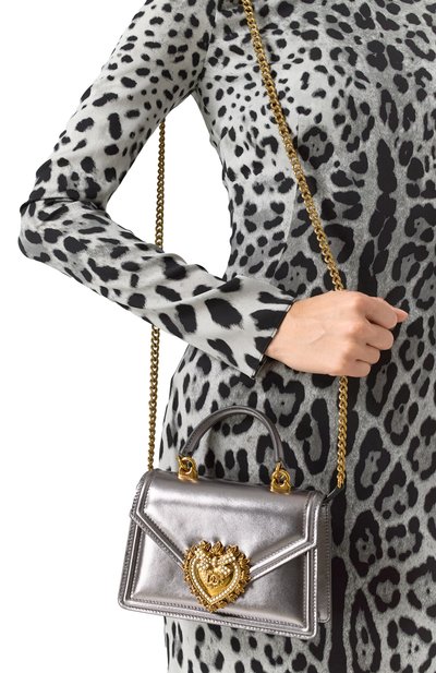 Сумка devotion small DOLCE & GABBANA серебряного цвета по цене 232000 руб., арт. BB6711/A1016, фото 2 Сумка devotion small DOLCE & GABBANA, арт. BB6711/A1016, фото 2