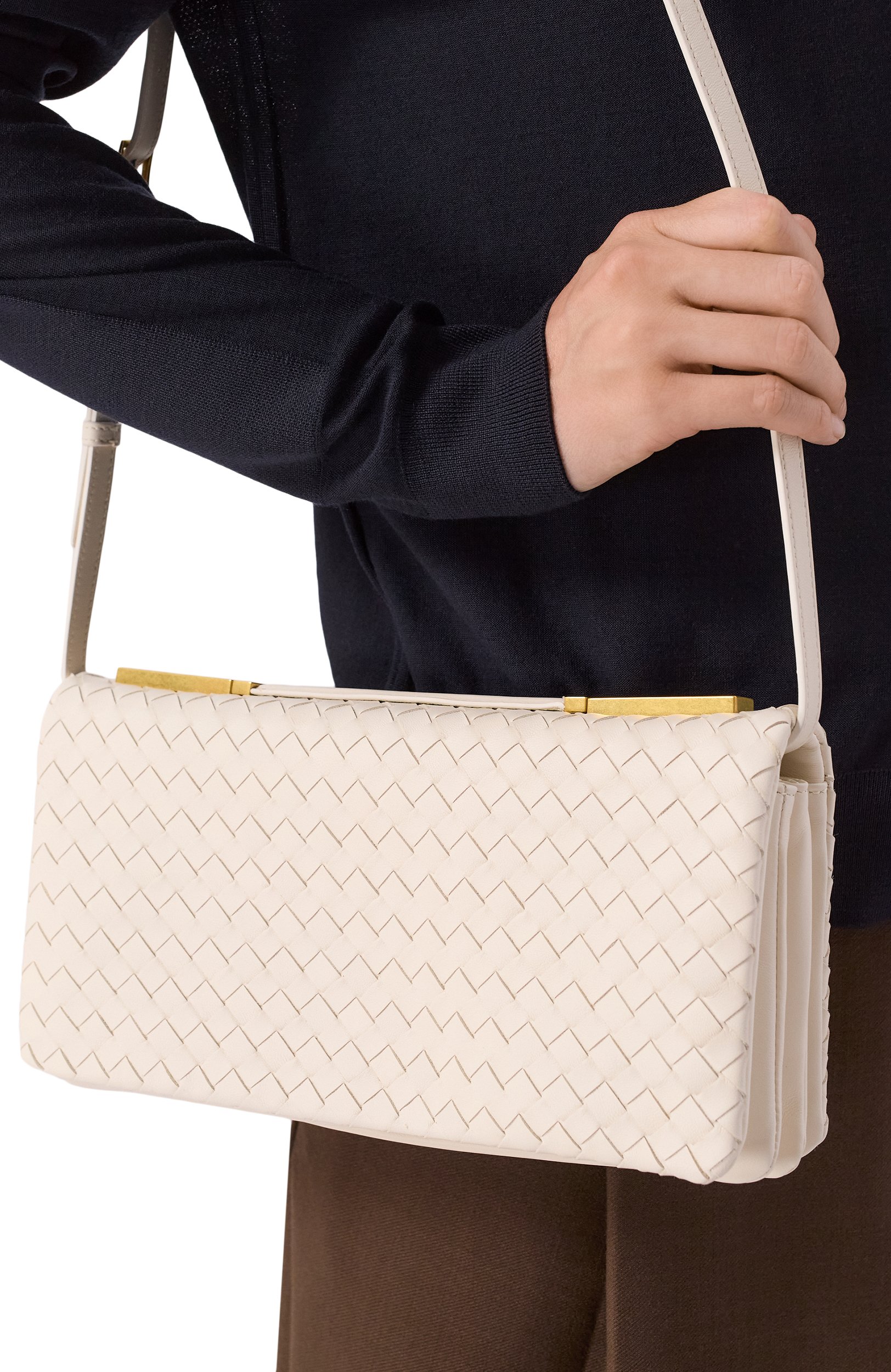 Сумка the 70 BOTTEGA VENETA белого цвета по цене 643000 руб., арт. A002ED/V60G0, фото 2 Сумка the 70 BOTTEGA VENETA, арт. A002ED/V60G0, фото 2