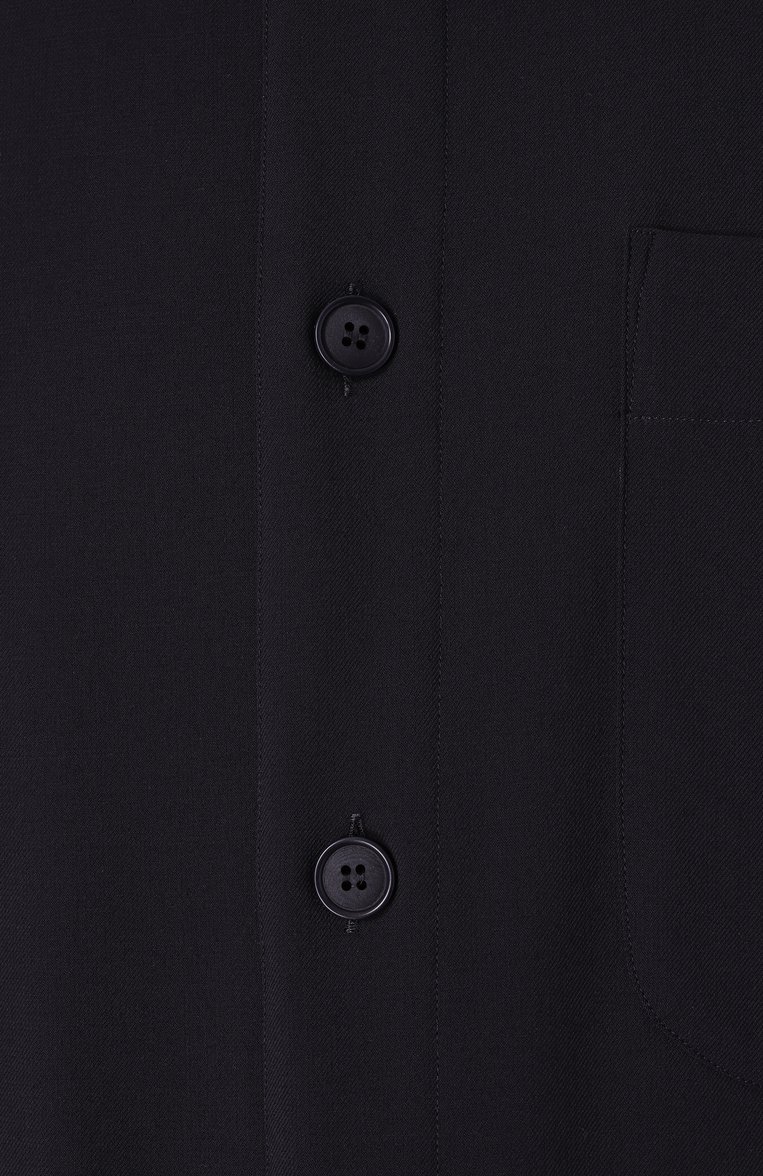 Мужская шерстяная рубашка GIORGIO ARMANI темно-синего цвета, арт. GM001429/TE10043 | Фото 6 (Материал сплава: Проставлено; Драгоценные камни: Проставлено; Материал внешний: Шерсть; Рукава: Длинные; Длина (для топов): Удлиненные; Случай: Повседневный; Принт: Однотонные; Стили: Кэжуэл; Манжеты: На пуговицах; Воротник: Кент)